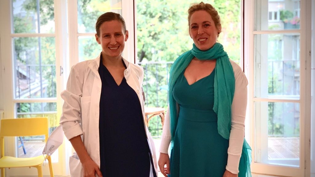 Sängerin Kerstin Grotrian (r.) und Ärztin Dr. Stephanie Kail sind ein Power-Duo.