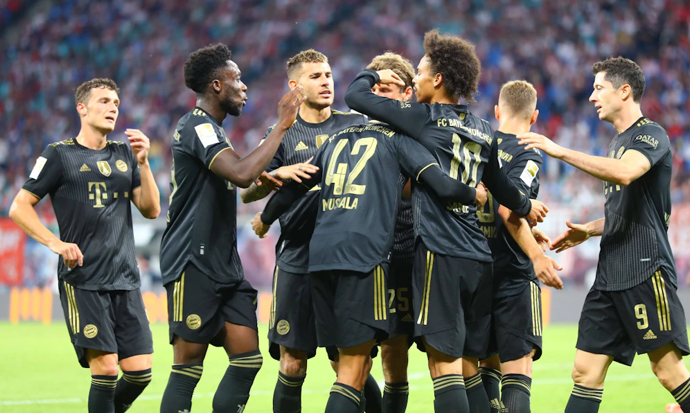 Die Bayern schlagen Leipzig. 