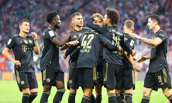 Die Bayern schlagen Leipzig.