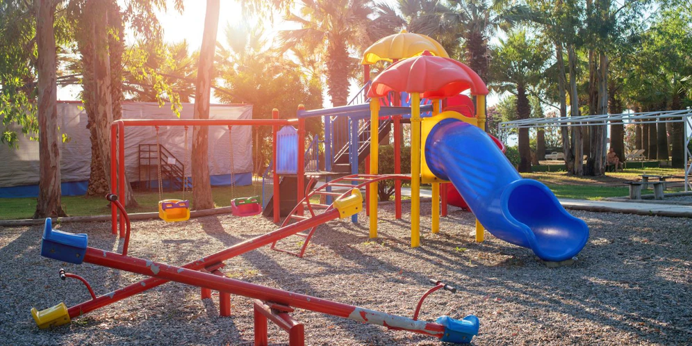 Der Vorfall ereignete sich auf einem Spielplatz in Deutschland.