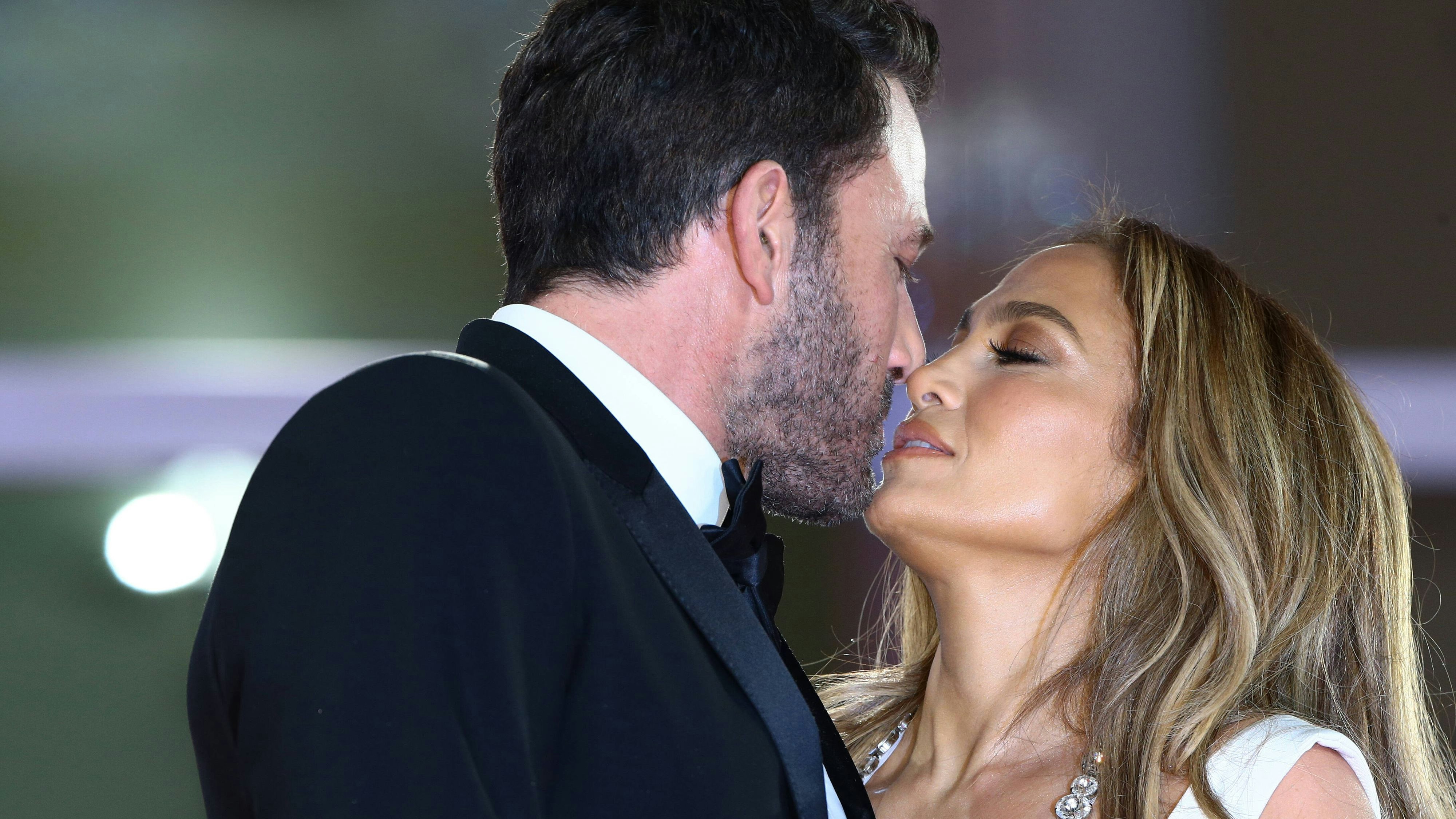 Ben Affleck und Jennifer Lopez konnten die Finger nicht voneinander lassen.
