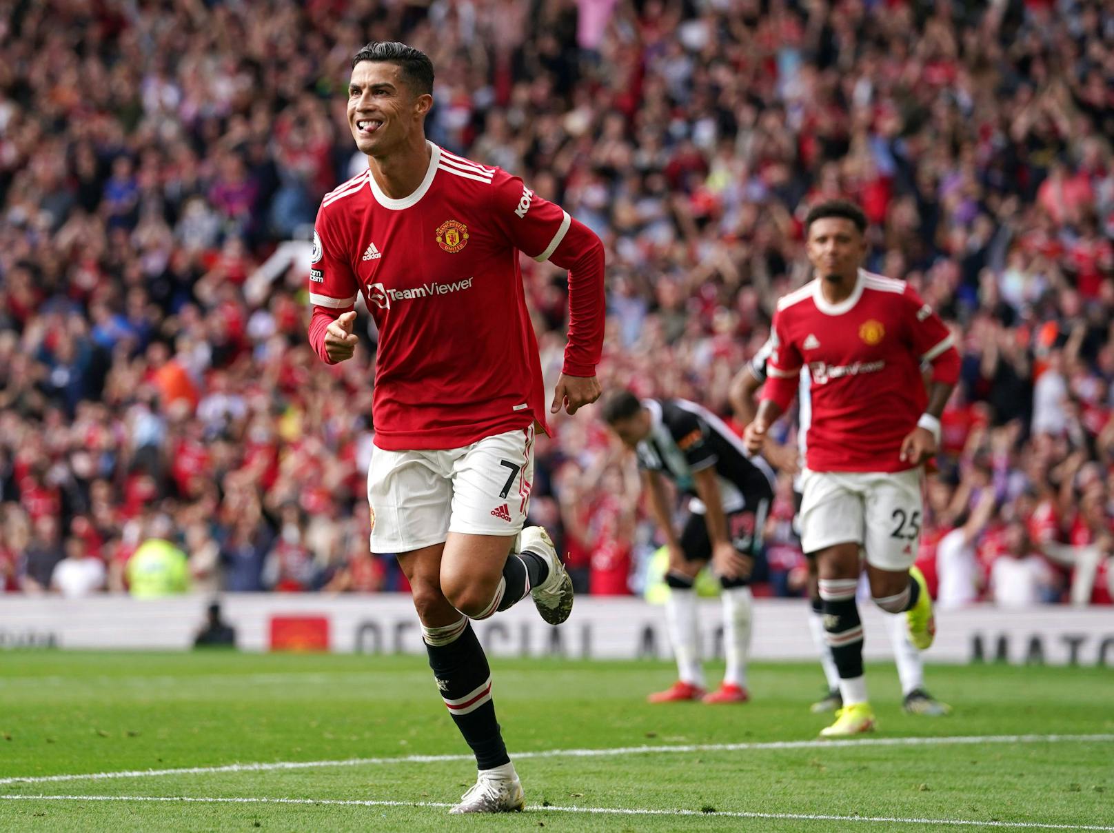 Cristiano Ronaldotrifft beim Manchester-United-Comeback. 