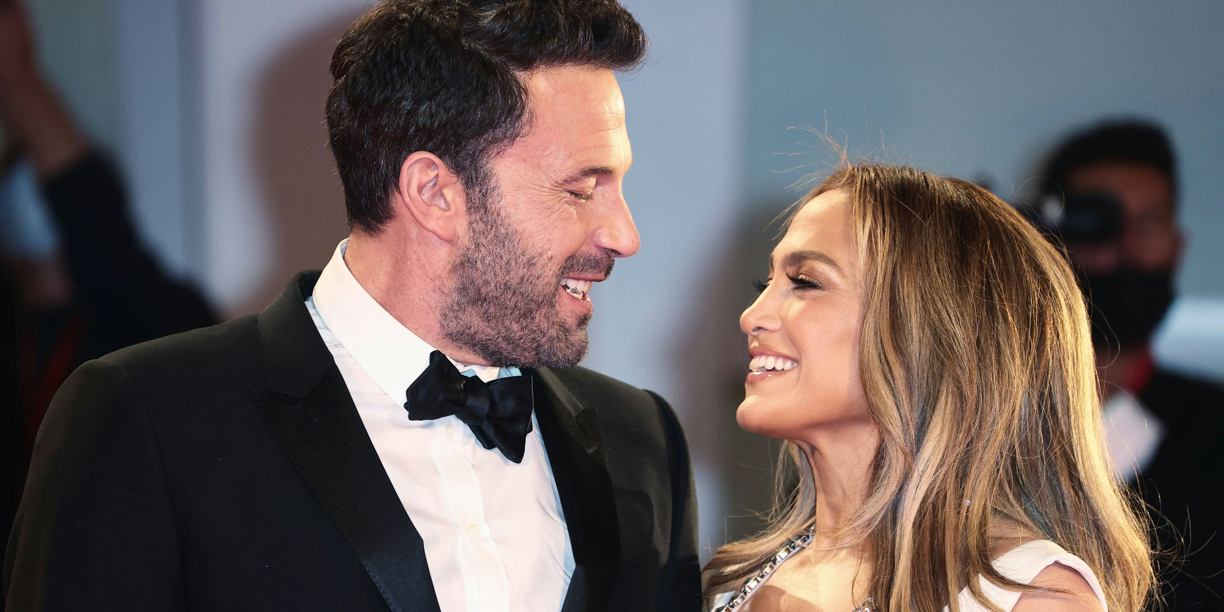 Ben Affleck und Jennifer Lopez strahlen bei ihrem ersten öffentlichen Auftritt.