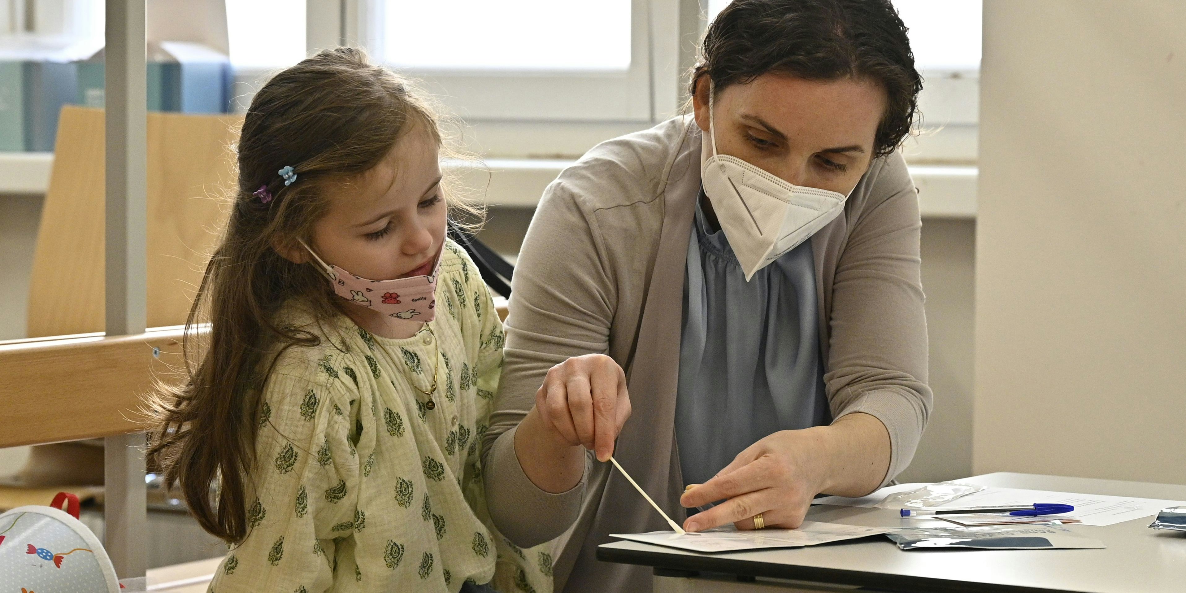 Schüler und Schülerinnen werden dreimal pro Woche gestestet.