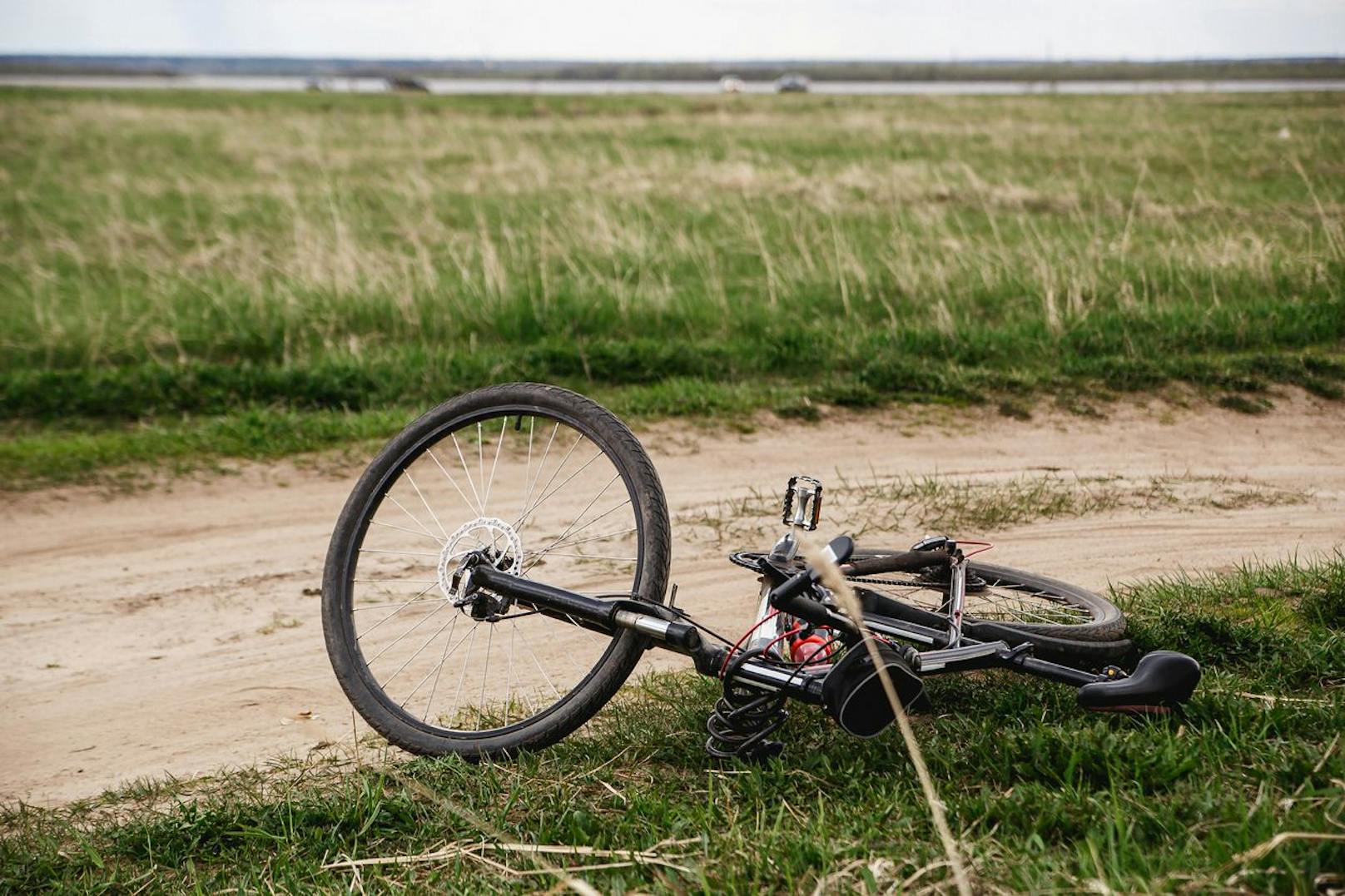 58-Jähriger fällt plötzlich tot vom Fahrrad