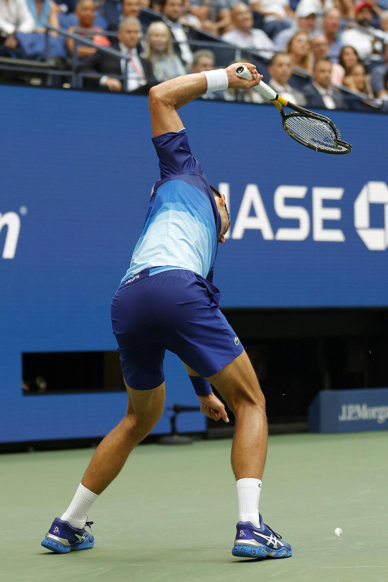 Novak Djokovic rastet aus, als er eine Breakchance auslässt.