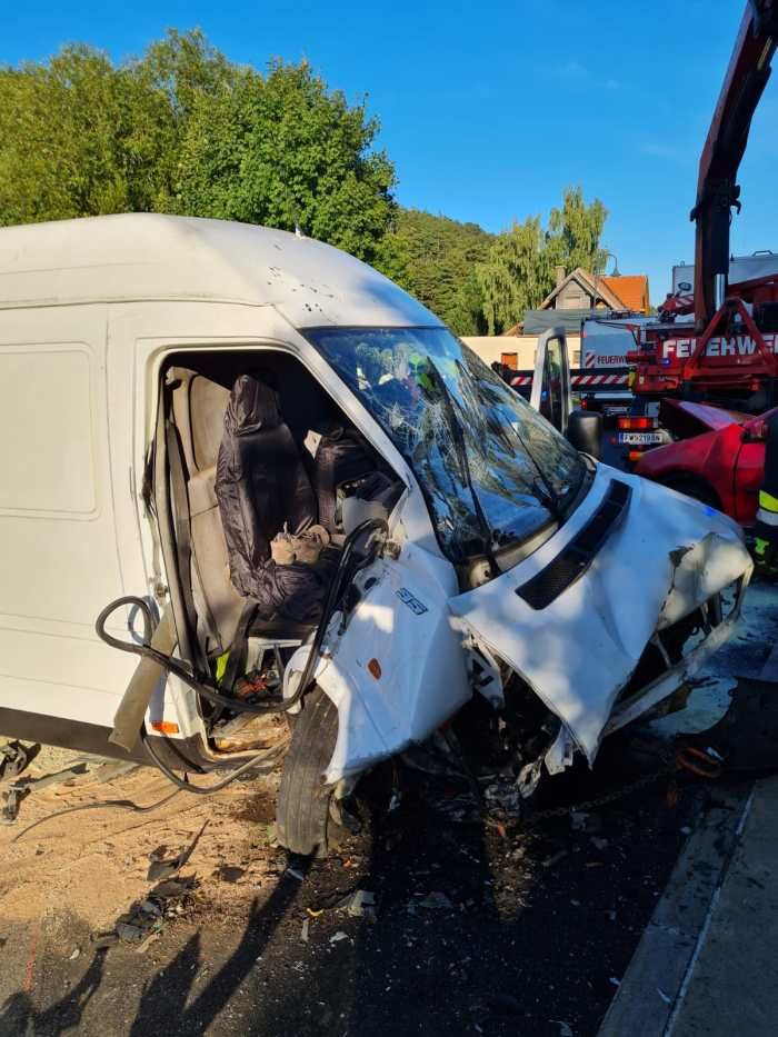 Der Lenker musste befreit werden.