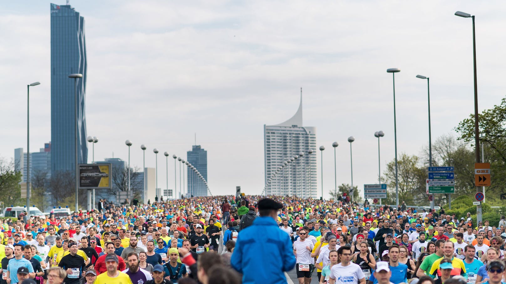 Rund 25.000 Läufer nehmen beim Vienna City Marathon teil.
