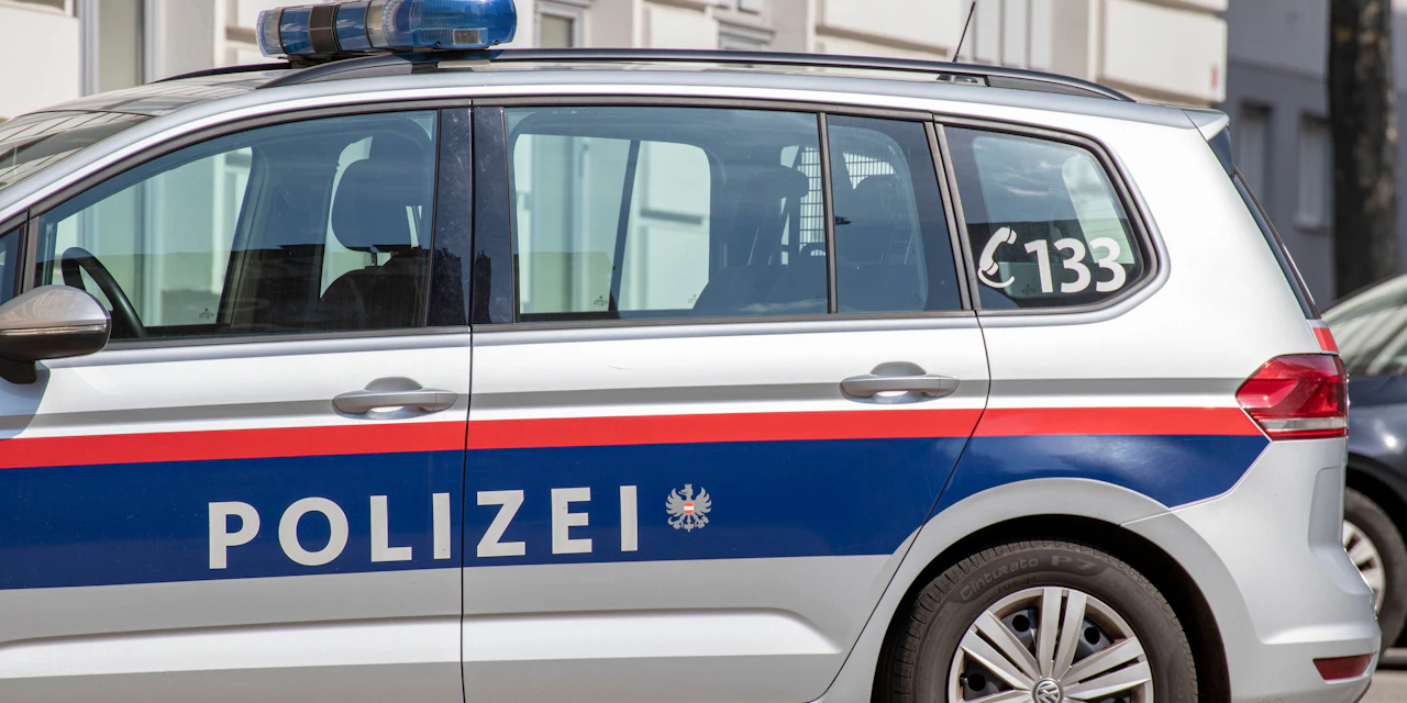 Fahndung nach Trafik-Raub mit Waffe in Wien - Vimarsana News