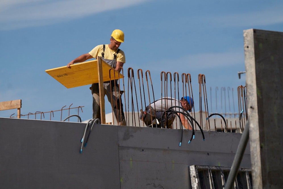 Neben Tourismus, Handel und Gastronomie sind derzeit in der Baubranche viele Stellen offen.