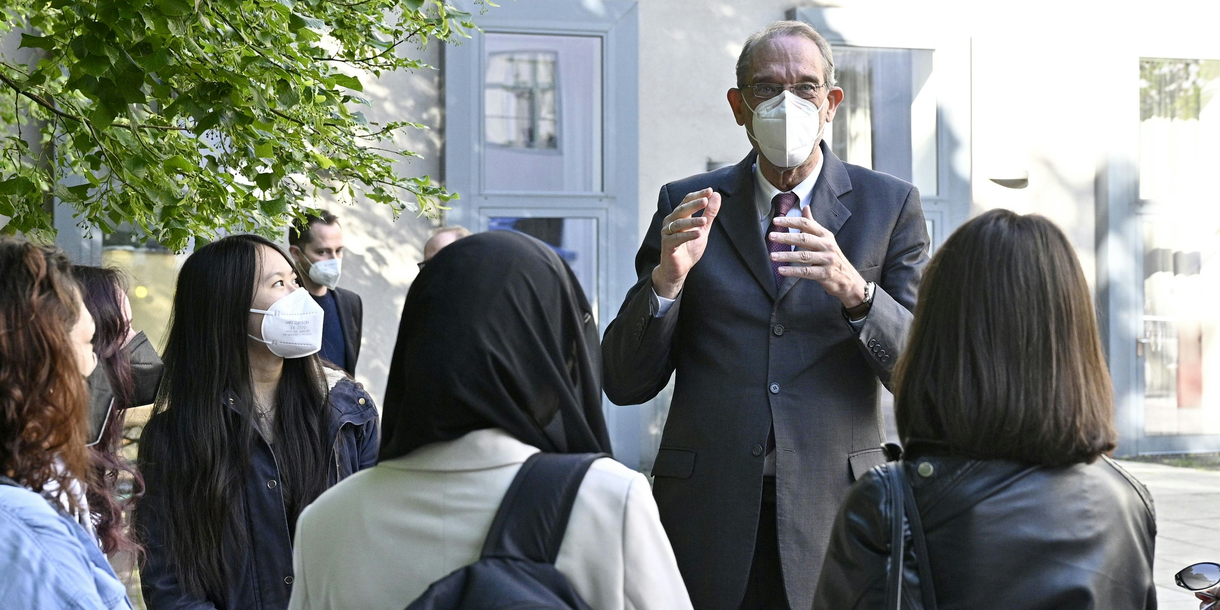 Bildungsminister Faßmann beim Besuch einer Schule im Juni 2021.
