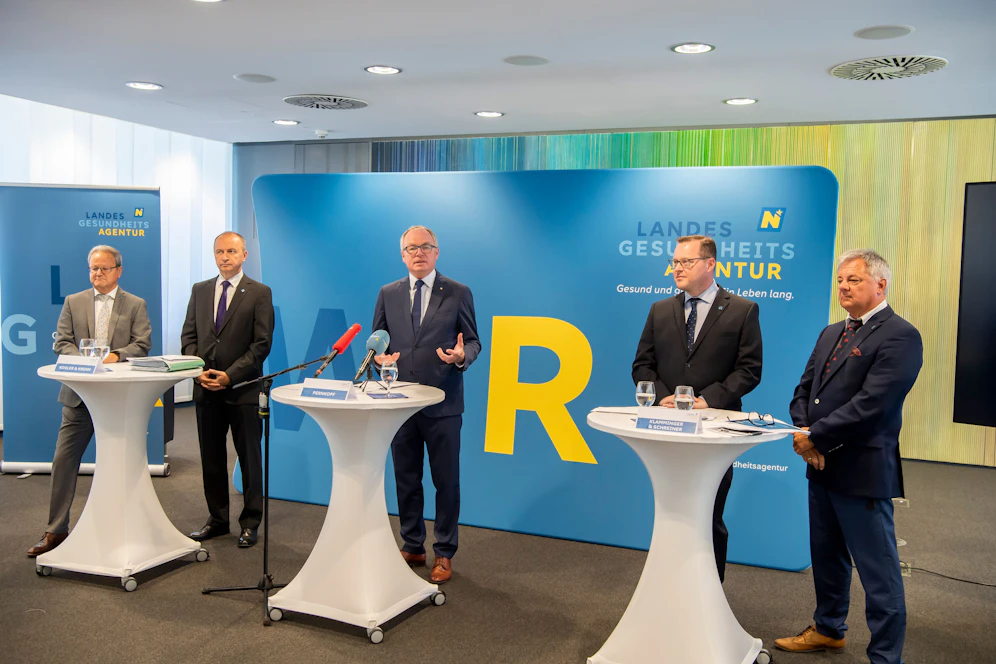 Vorstand Helmut Krenn,Vorstand Konrad Kogler, LH-Stellvertreter Stephan Pernkopf, Rupert Schreiner, Leitung Personal und Organisation NÖ LGA, Direktor für Medizin und Pflege Markus Klamminger
