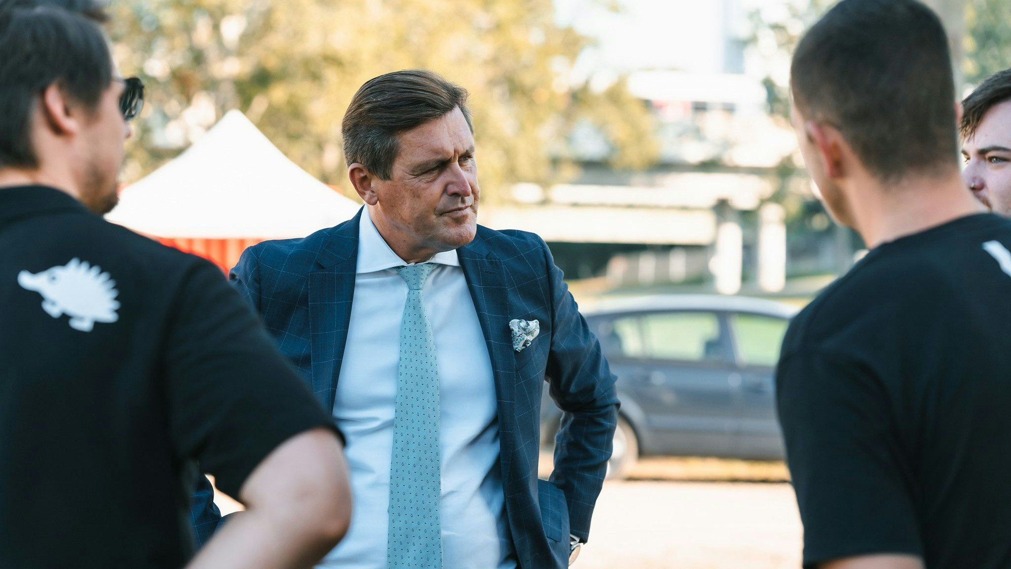 Wirtschaftsstadtrat Peter Hanke (SP) bei den Aufbauarbeiten am Donauinselfest. 