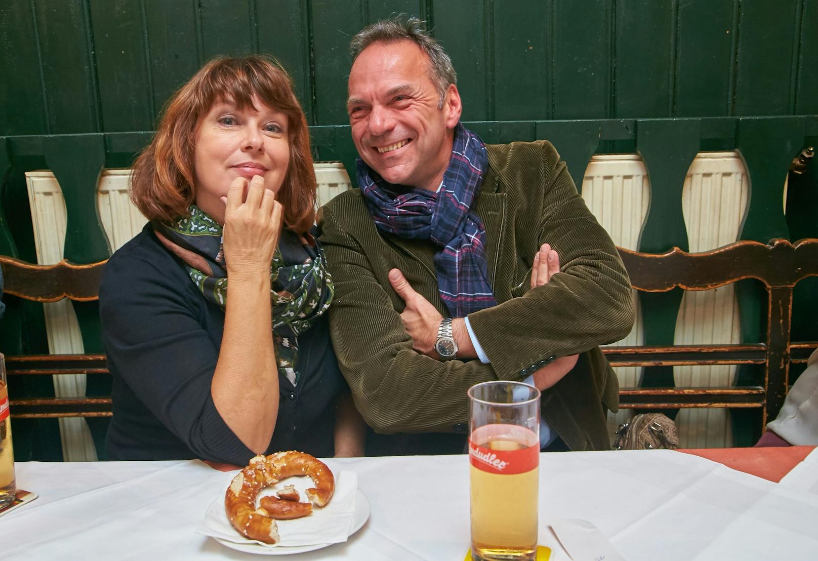 Seit sieben Jahren glücklich: Martina Rupp mit Freund Peter Jäger bei der Premiere des Kabarettprogramms "Sex sells!" in der Wiener Kulisse.