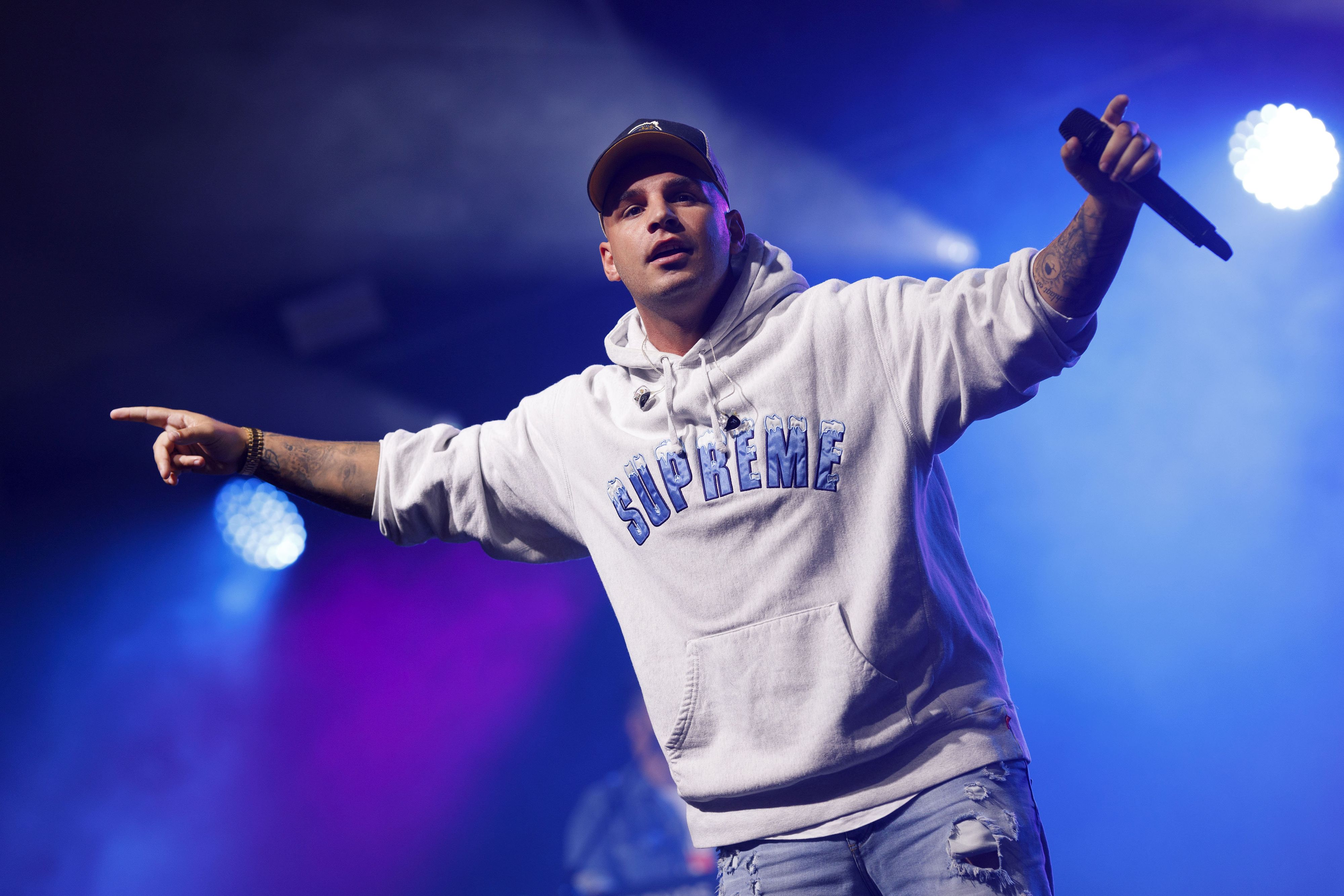 Download von www.picturedesk.com am 13.09.2021 (21:34).  ACT action_36485182 -- Pietro Lombardi live bei seinem Sommerkonzert im OWL Event Center. Halle (Westfalen), 10.09.2021 - 20210910_PD21249 - Rechteinfo: Rights Managed (RM)