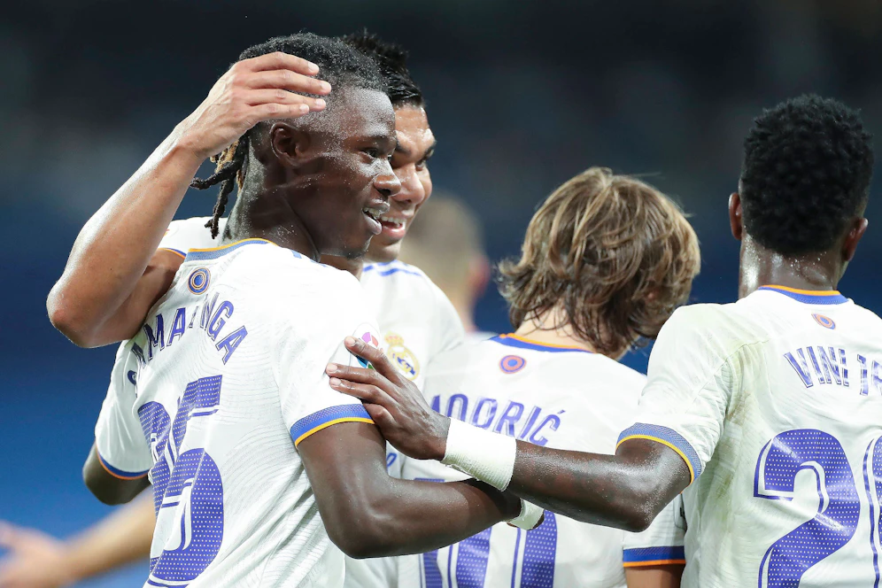 Eduardo Camavinga (l.) ist der neue Star von Real Madrid.
