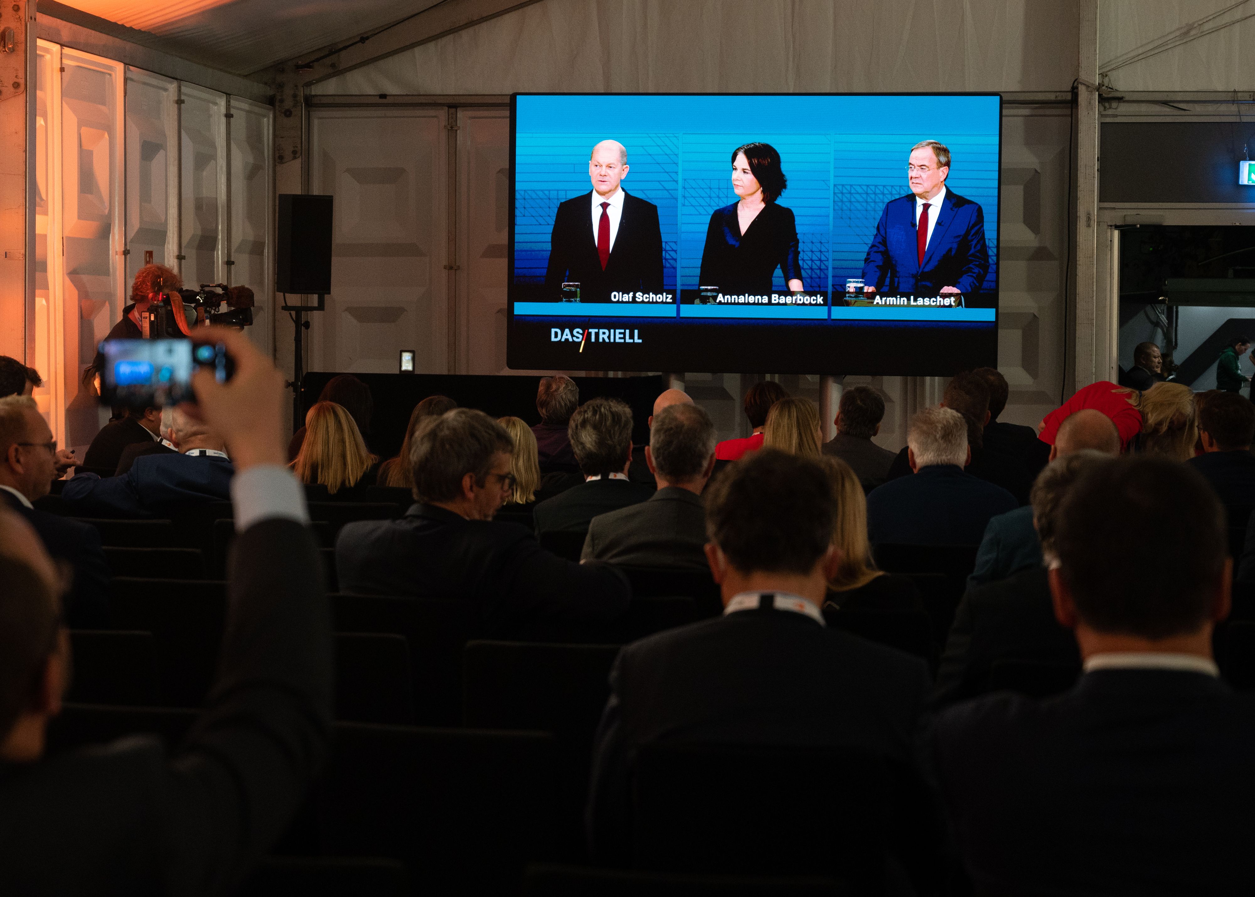 Der Auftritt war mit Spannung erwartet worden. Es war der vorletzte Schlagabtausch vor den Bundestagswahlen am 26. September.