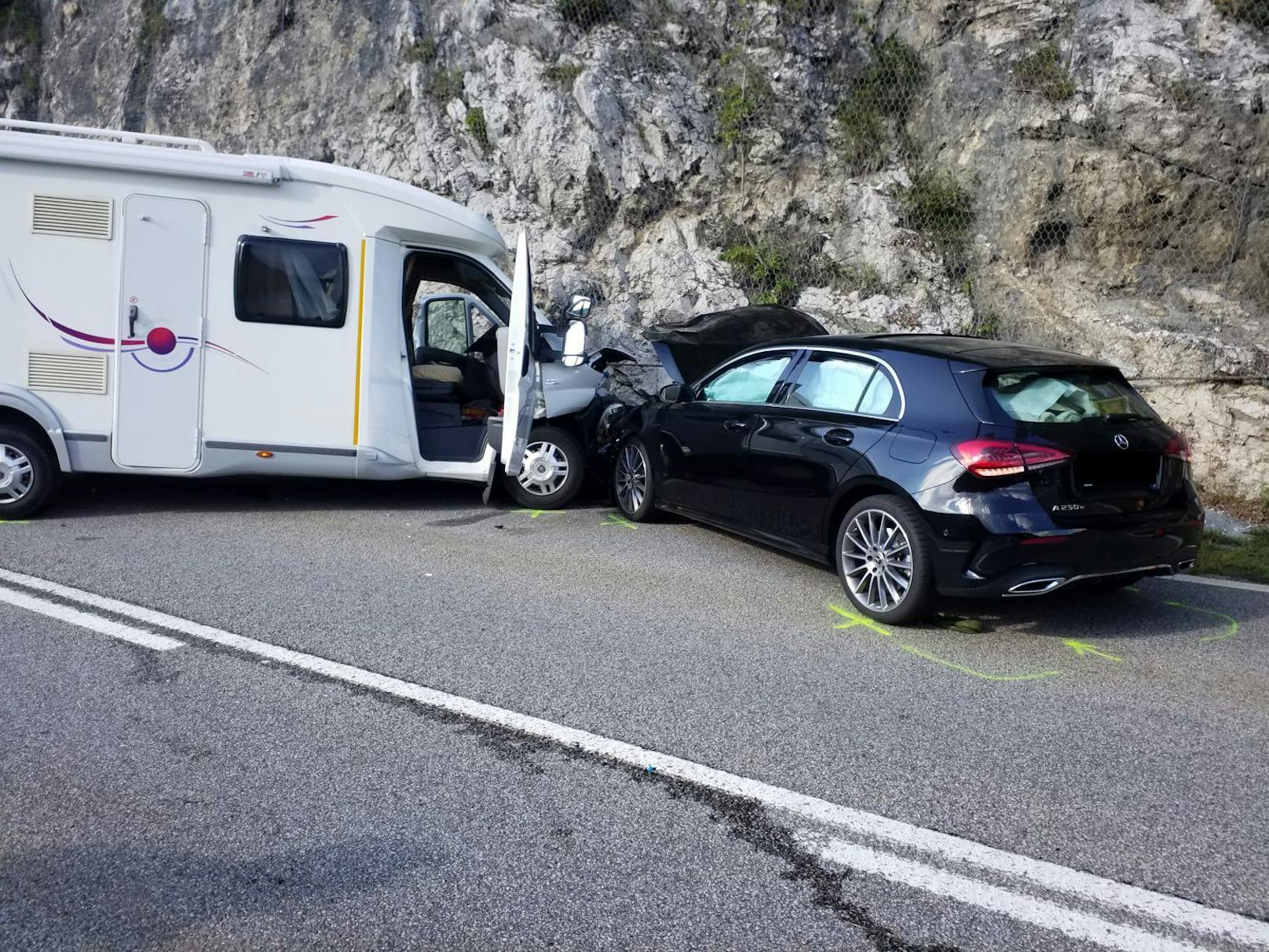 Am Sonntag um 16 Uhr kam es auf der B179 im Gemeindegebiet von Heiterwang (Bezirk Reutte) zu einem Unfall mit vier beteiligten Fahrzeugen und insgesamt sieben verletzten Personen aus Deutschland.&nbsp;