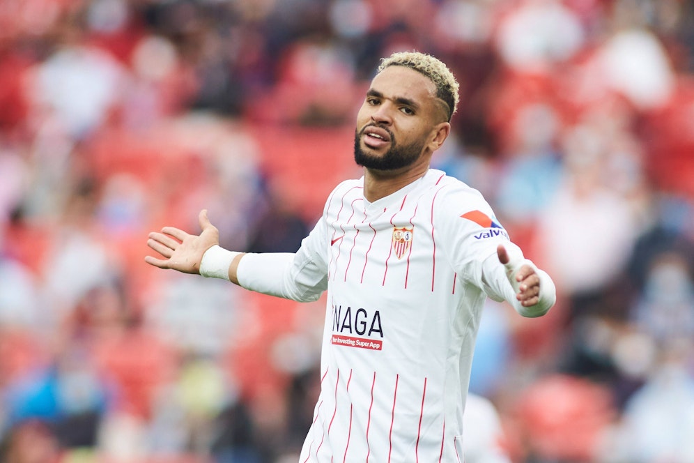 Youssef EN-Nesyri mit der Schwalbe des Jahres. 