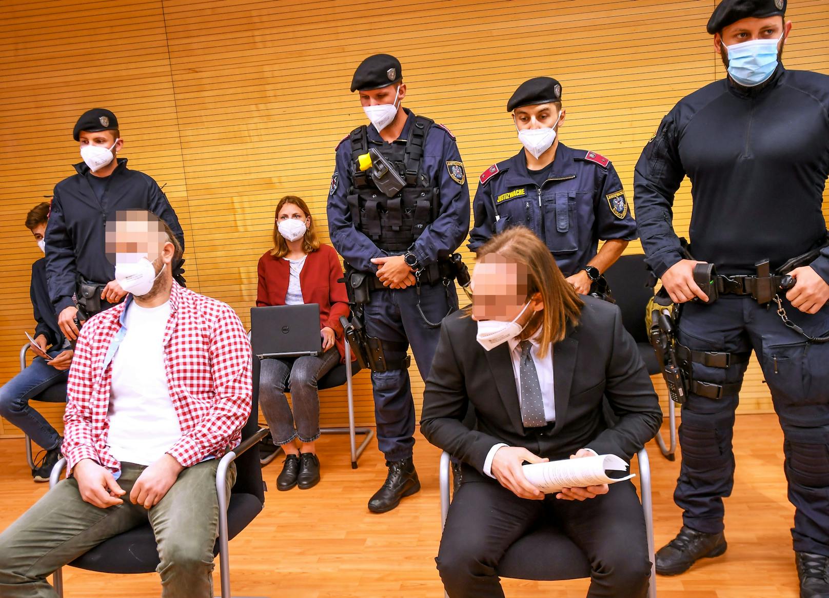 Zwei Männer (37, 35) wurden in Innsbruck wegen Raubes schuldig gesprochen.