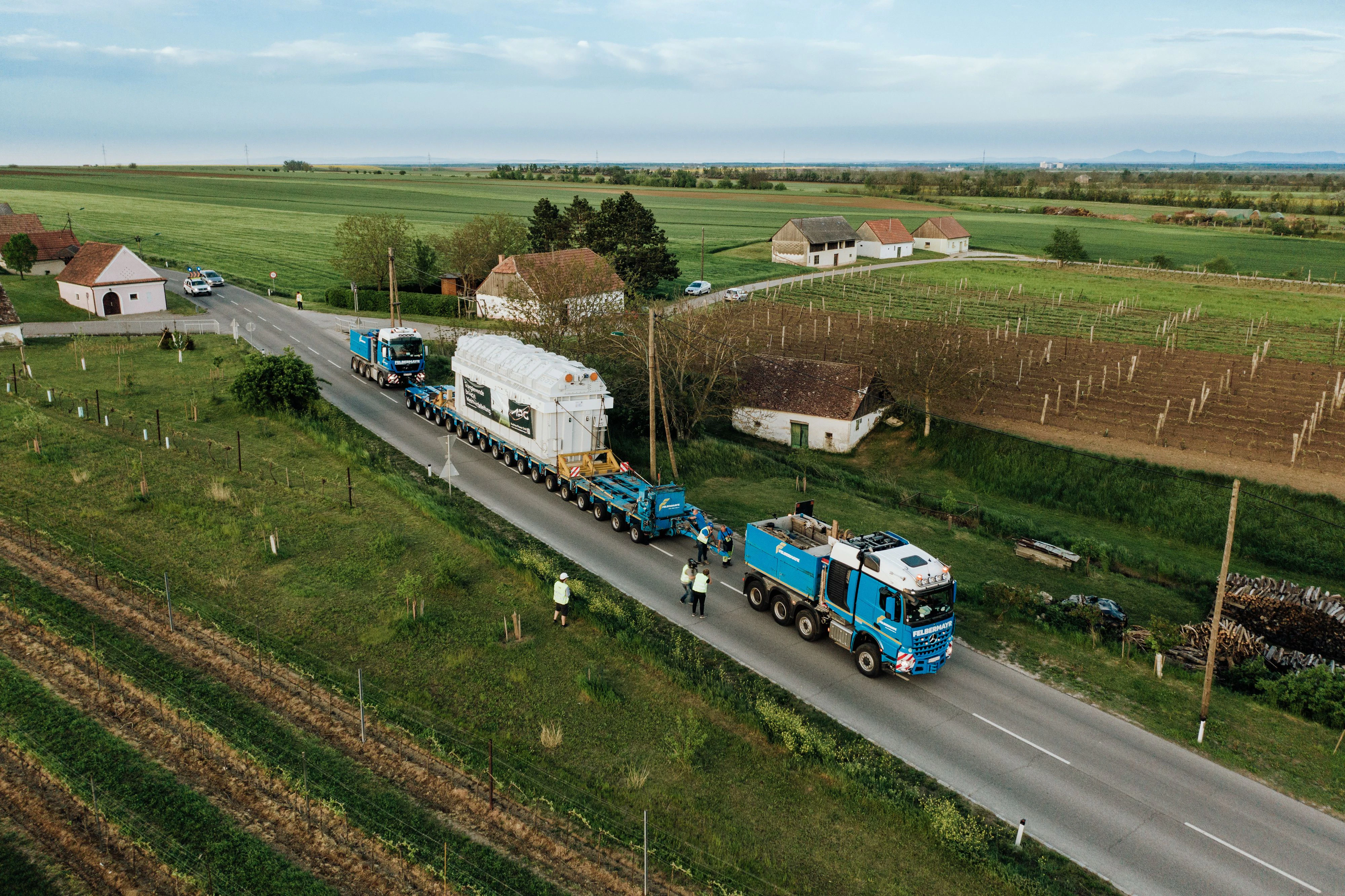 Für die Anlieferung war ein Sondertransport nötig. 