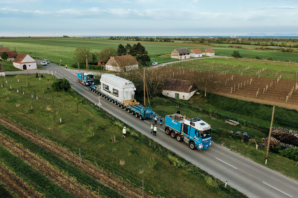 Für die Anlieferung war ein Sondertransport nötig. 