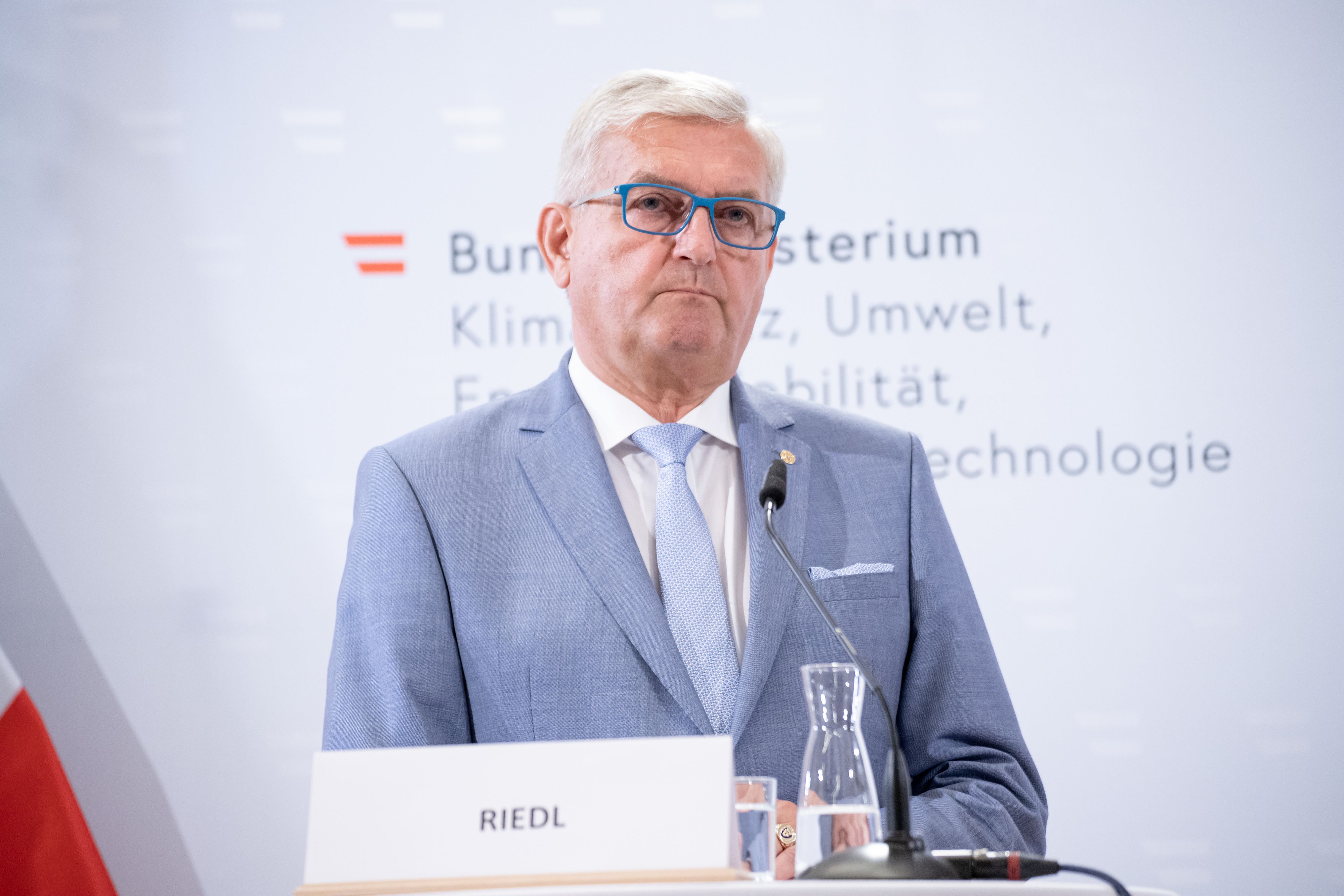 Download von www.picturedesk.com am 14.09.2021 (13:38).  Im Bundesministerium für Klimaschutz, Umwelt, Energie, Mobilität, Innovation und Technologie fand eine Pressekonferenz zum Thema Klimaschutzinvestitionen in den Gemeinden statt. Im Bild: Gemeindebundpräsident Alfred Riedl. Wien, Österreich. 31. Juli 2020 - 20200731_PD1991 - Rechteinfo: Rights Managed (RM)