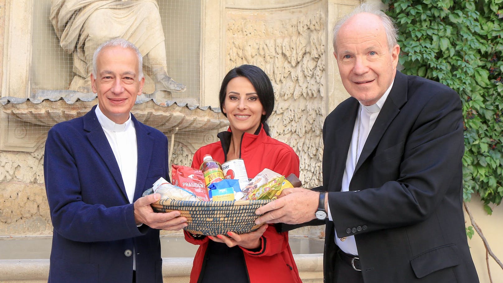 Die Caritas startet jetzt ihre Erntedanksammlung. Caritas-Chef Landau und Kardinal Schönborn bitten um Lebensmittelspenden für Armutsgefährdete.