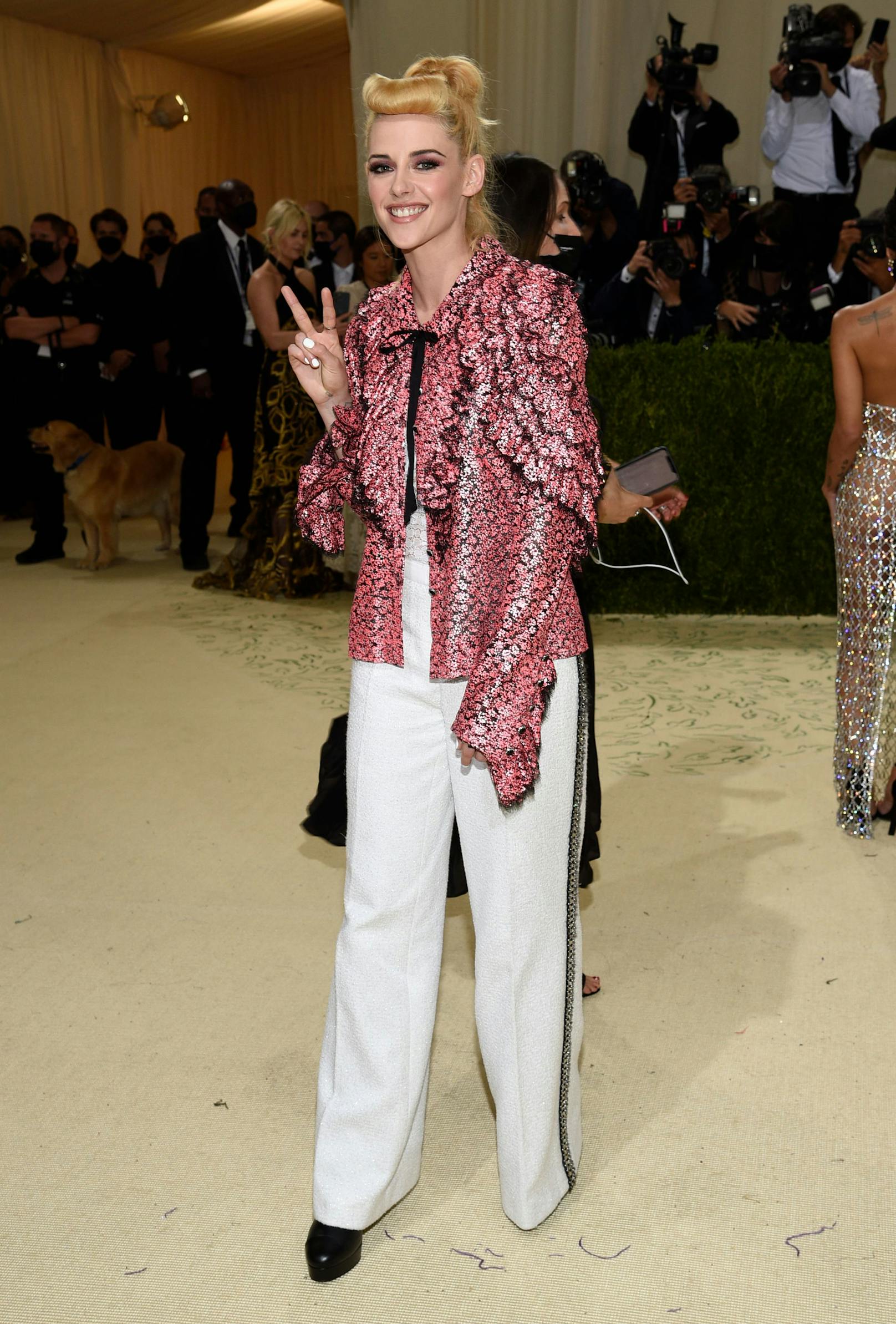 <strong>Kristen Stewart </strong>ziemlich leger im Western-Style von <strong>Chanel</strong>.