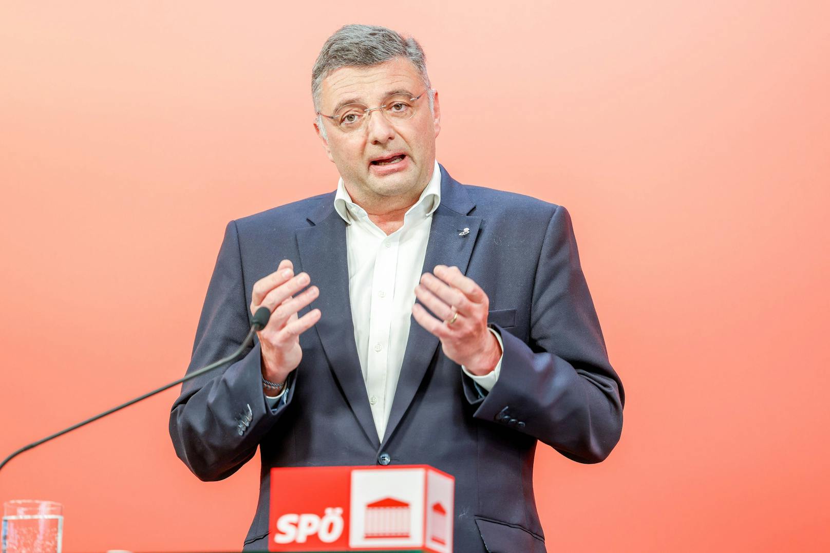 Der SP-Vizeklubchef Jörg Leichtfried holt in einer Aussendung gegen die gesamte Regierung aus.