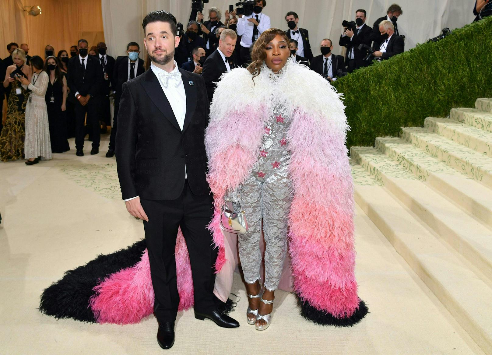 <strong>Serena Williams</strong> in Feder von <strong>Gucci</strong> mit Ehemann, Reddit Co-Gründer Alexis Ohanian.