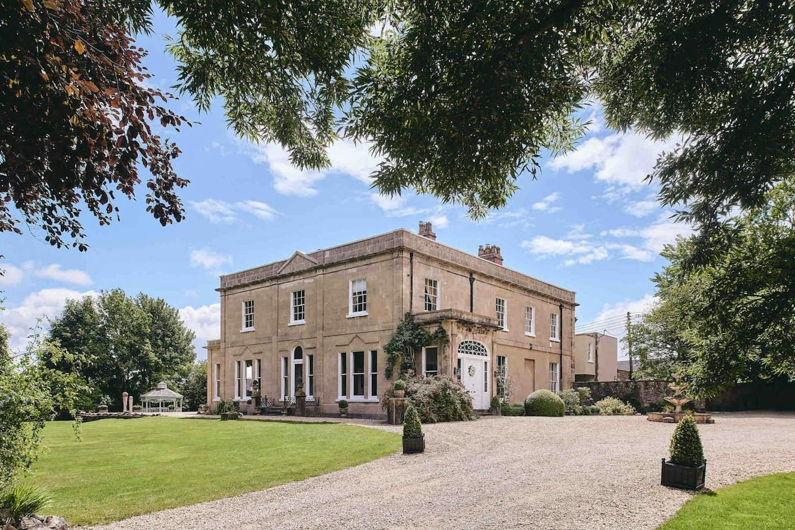 The Manor Holcombe befindet sich in der britischen Grafschaft Somerset und bietet alle nur erdenklichen Annehmlichkeiten.