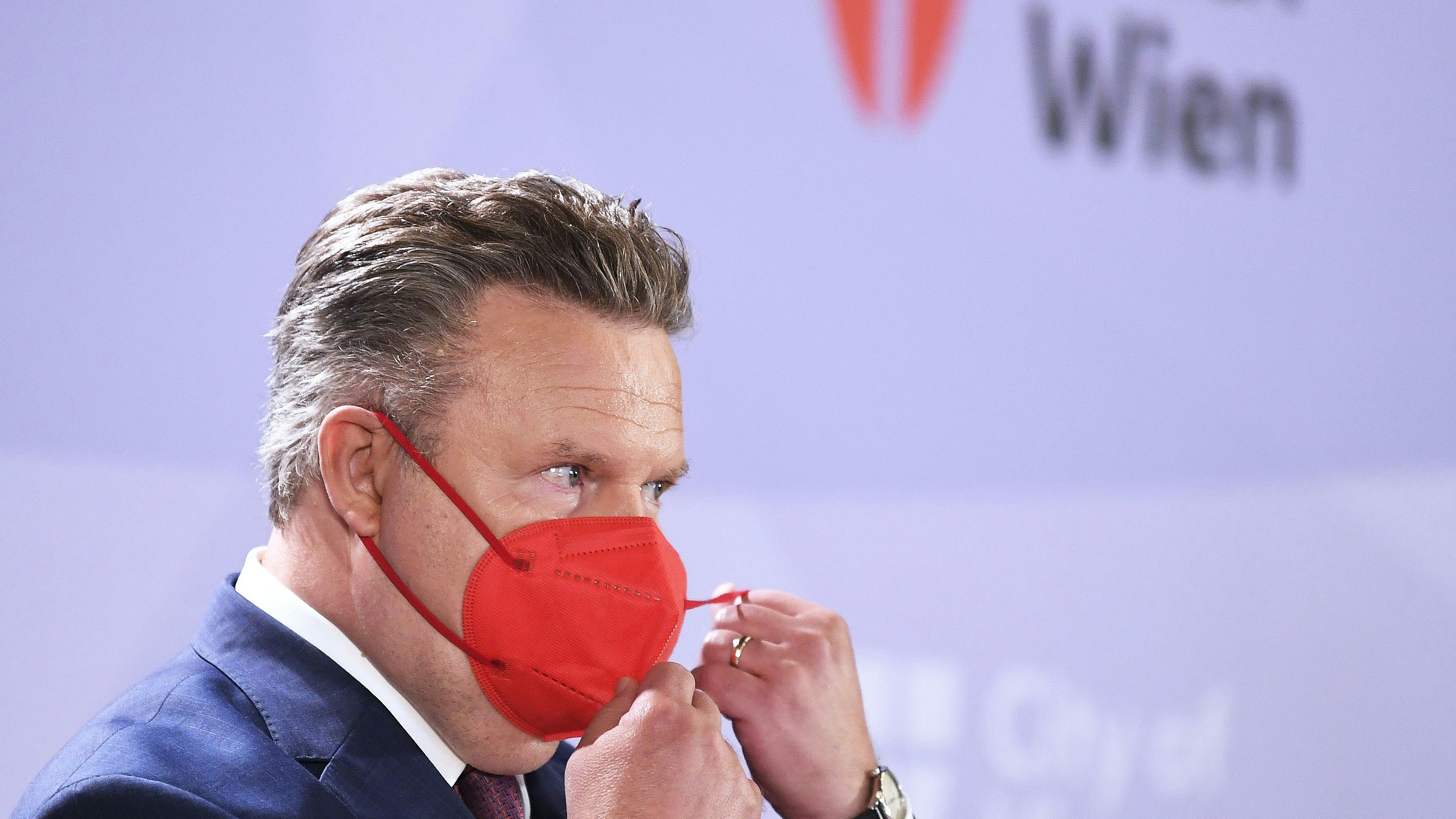 Download von www.picturedesk.com am 15.09.2021 (13:59).  ABD0039_20210908 - WIEN - ÖSTERREICH: Der Wiener Bürgermeister Michael Ludwig während einer Pressekonferenz nach dem Bund-Länder-Gipfel über Verschärfung der Corona-Maßnahmen am Mittwoch, 8. September 2021, im Wiener Rathaus. - FOTO: APA/ROBERT JAEGER - 20210908_PD2488 - Rechteinfo: Rights Managed (RM)