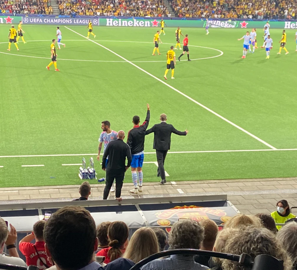 Cristiano Ronaldo und Bruno Fernandes coachen United. Cheftrainer Ole Gunnar Solskjaer lässt sie.