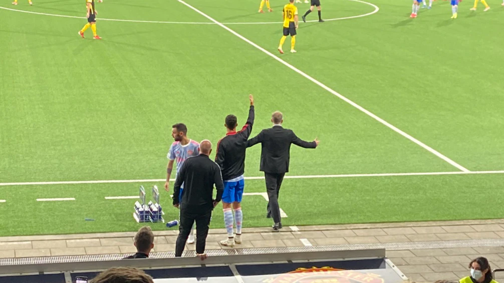 Cristiano Ronaldo und Bruno Fernandes coachen United. Cheftrainer Ole Gunnar Solskjaer lässt sie.