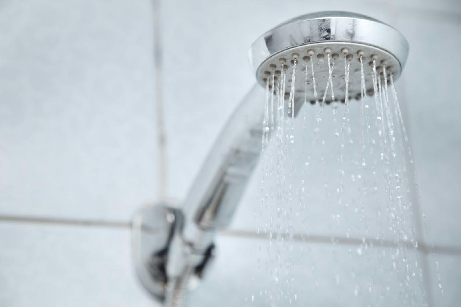 Jeder Tropfen tut weh - Für Wasserallergiker ist eine Dusche alles andere als erholsam.