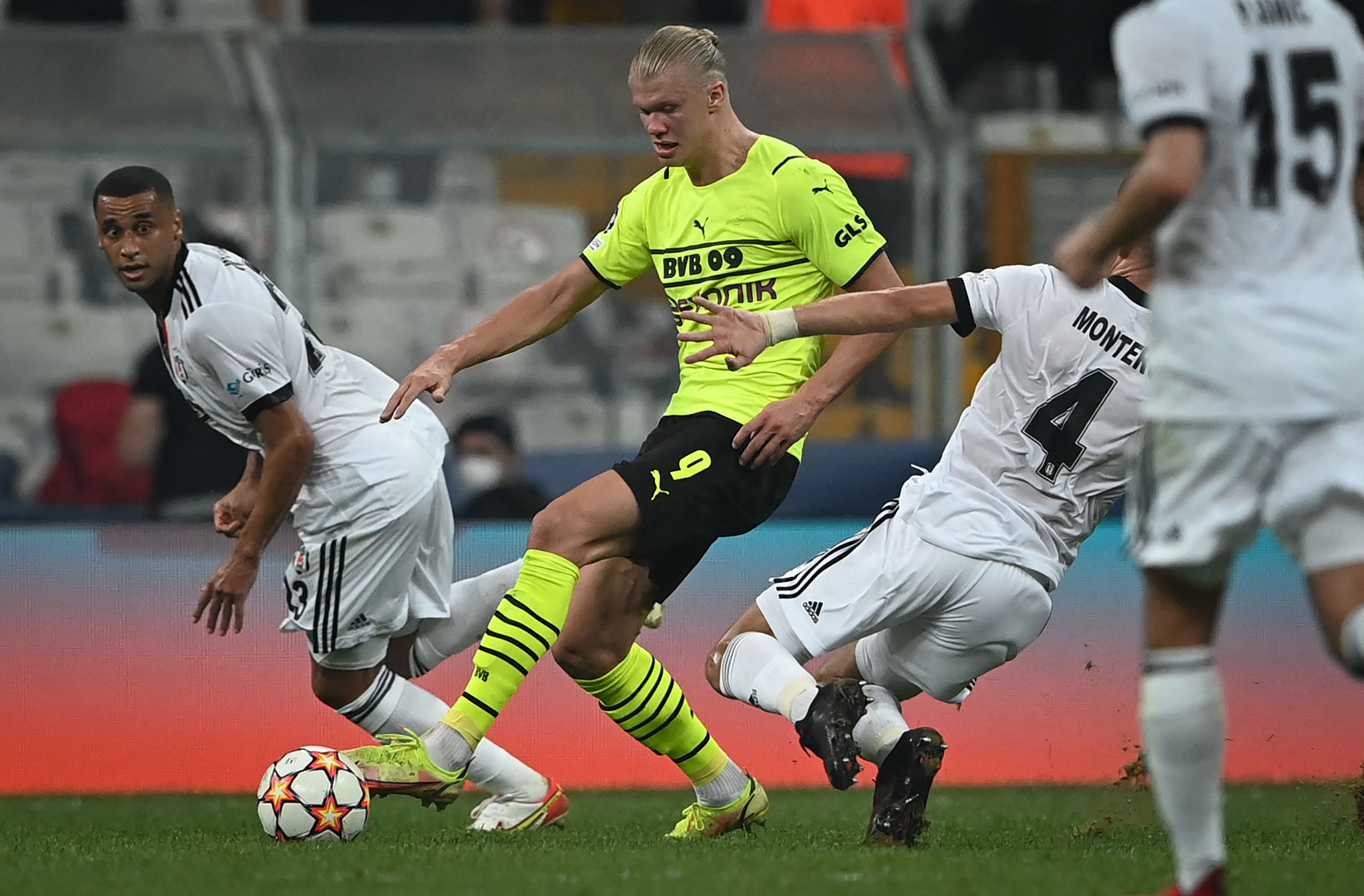 Erling Haaland erzielt das 2:0 für Besiktas Istanbul. 