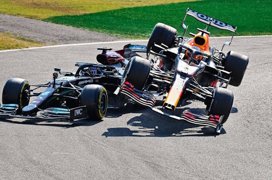Max Verstappen und Lewis Hamilton crashen in Monza.
