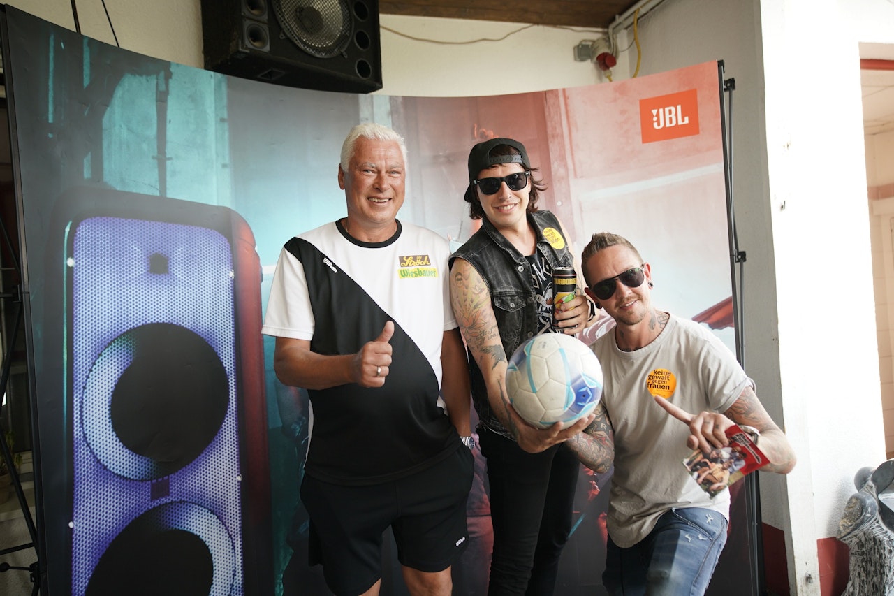 Heute.at - Band Fußball Cup: Musik-Stars kicken für Frauenhäuser