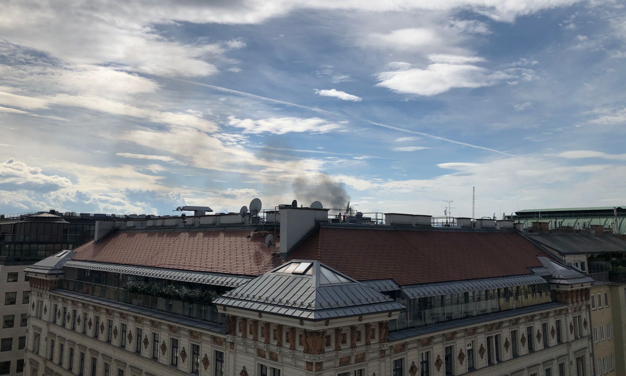 Auch von der "Heute"-Redaktion aus war die Rauchsäule noch zu sehen.