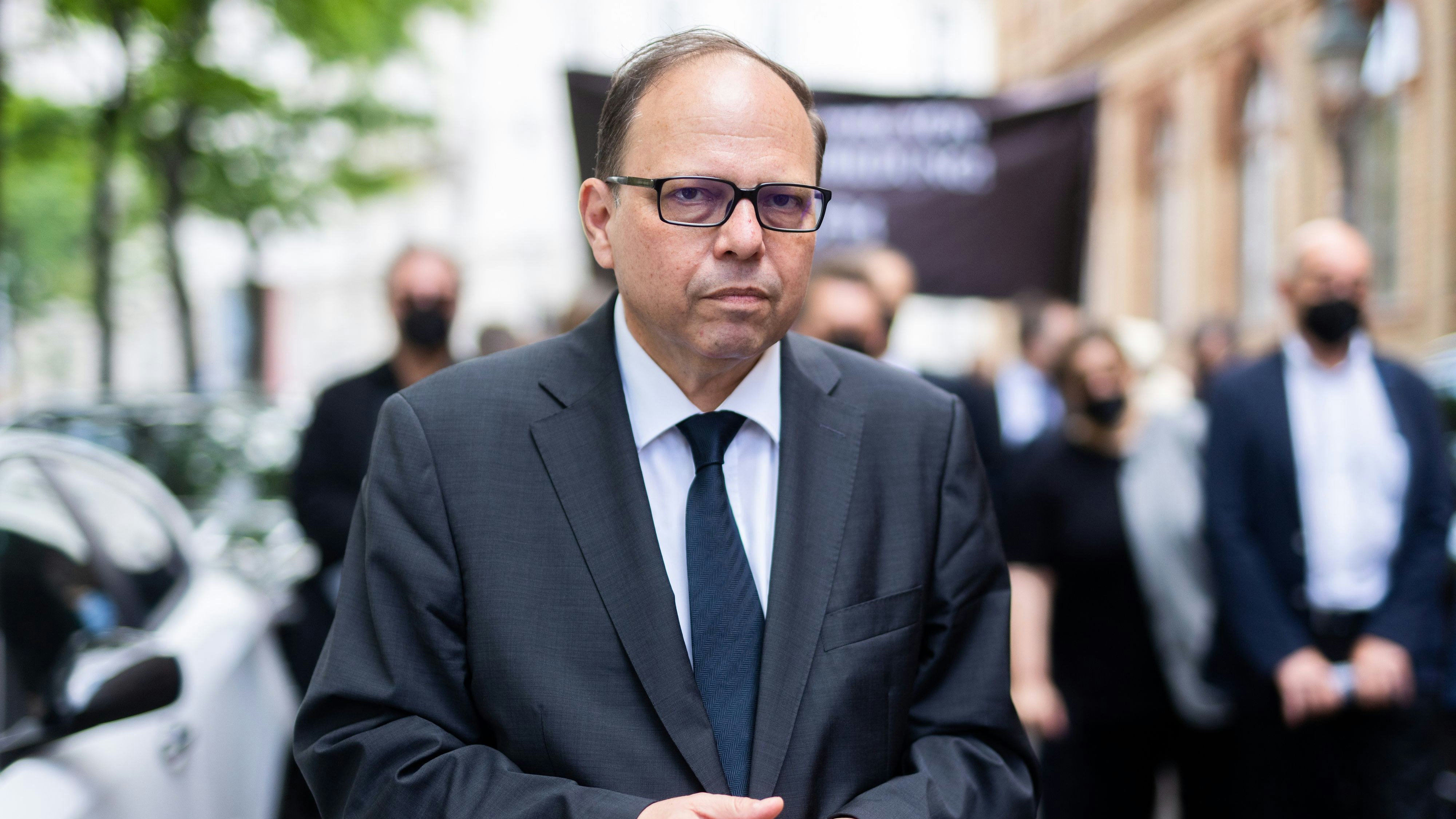 Thomas Szekeres verließ daraufhin die Sitzung.