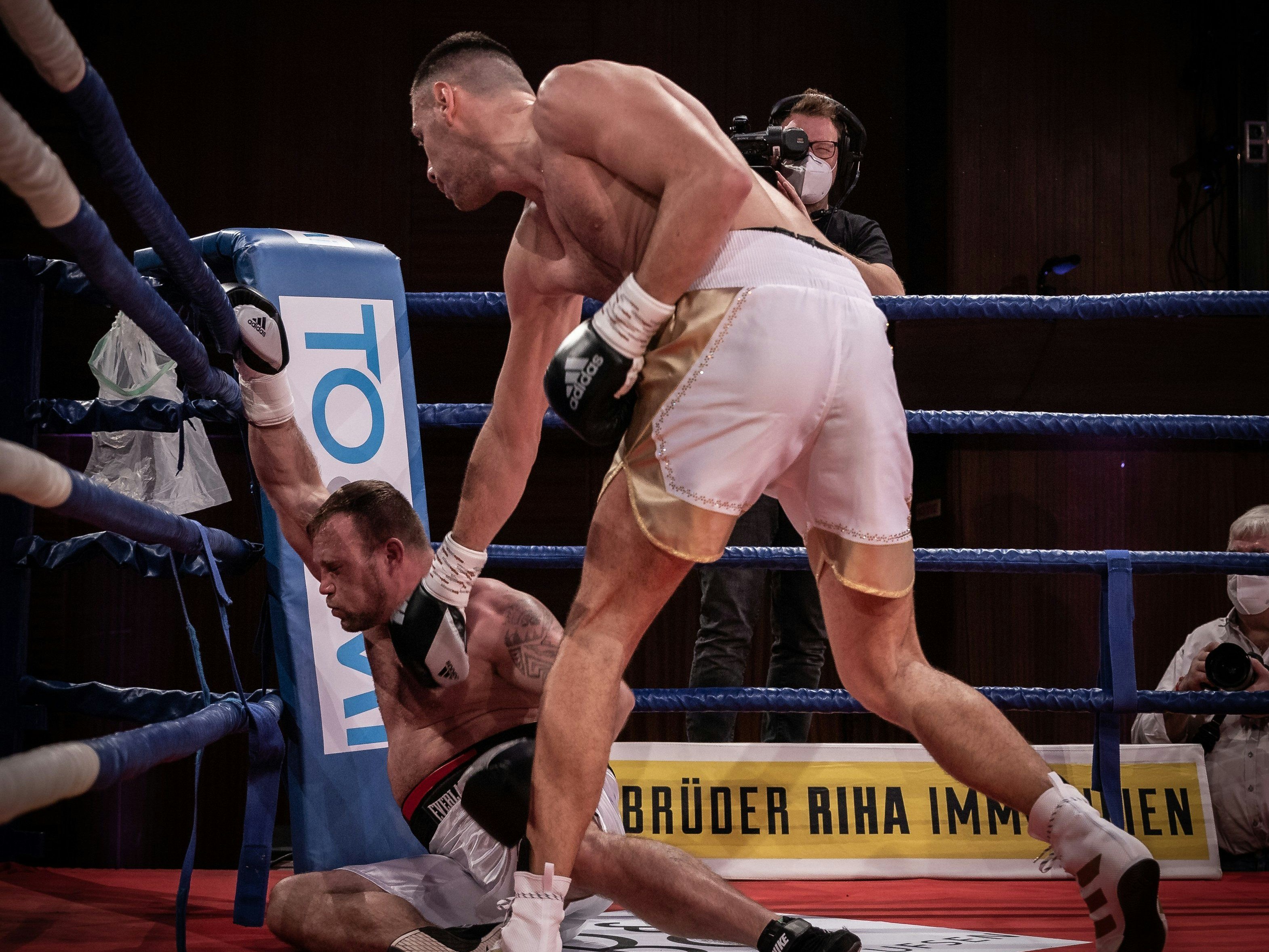 Nikolic (re.) bei seinem bislang letzten Kampf.