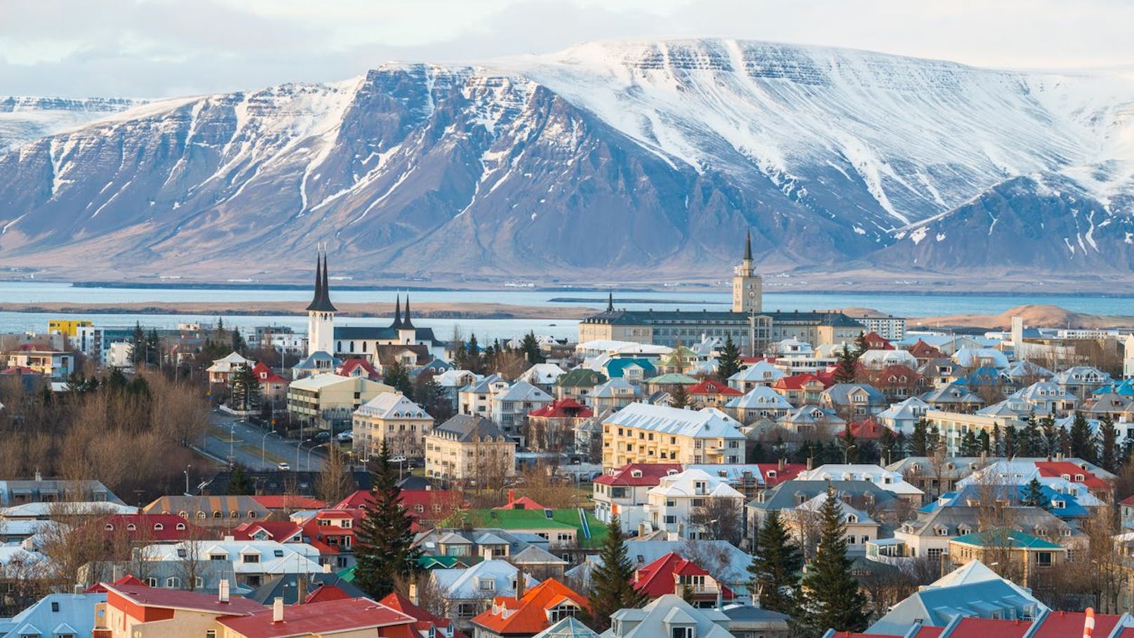 <strong>Reykjavik (Island):</strong> Island ist ein Land für Abenteurer – und Menschen, die keinen Alkohol brauchen, um lustig zu sein. Immerhin beläuft sich der Preis für ein kleines Bier auf 8 Euro, ein Glas Wein kostet 14 Euro.