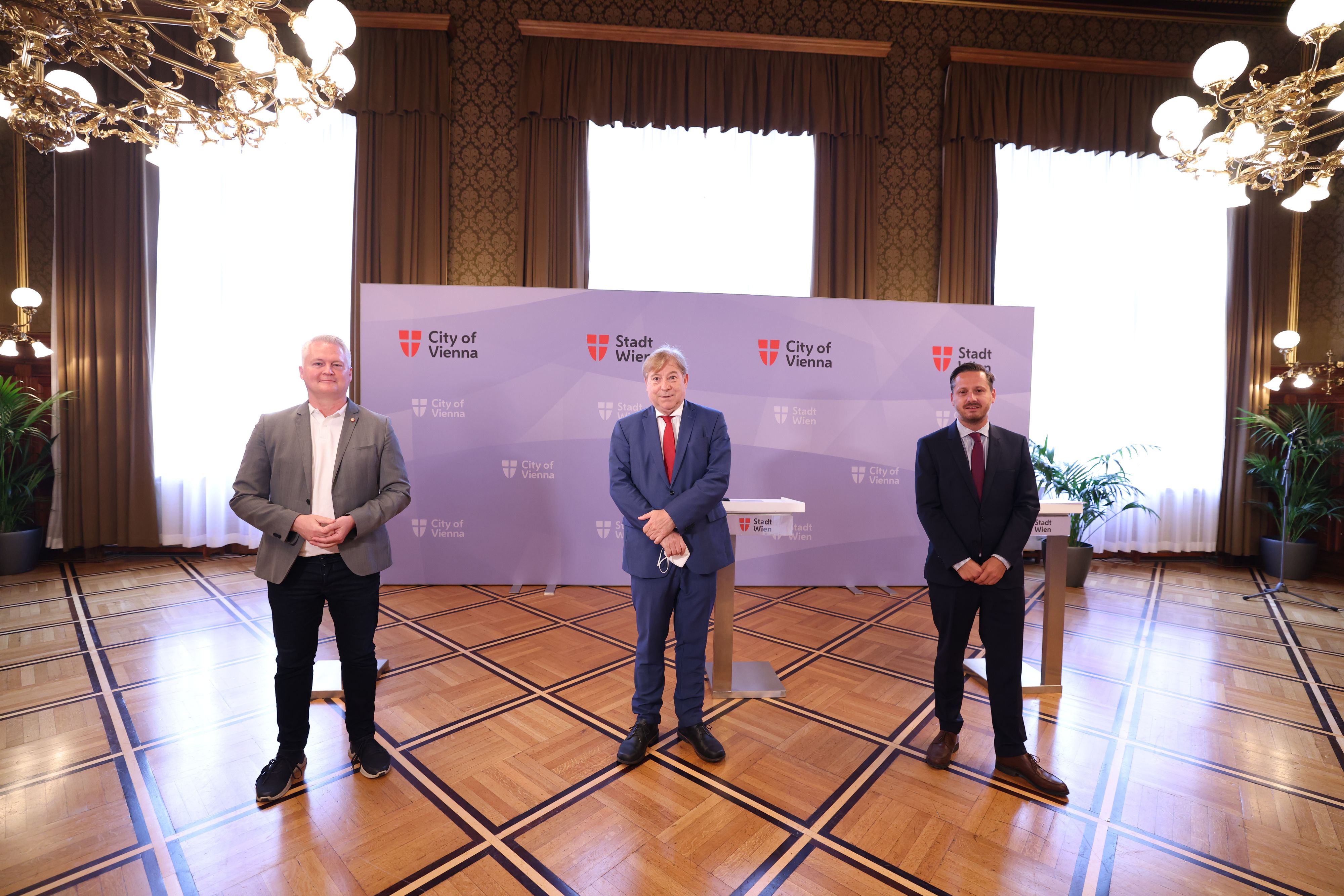 Die Stadt reformiert die Regeln für künftige Untersuchungskommissionen und Untersuchungsausschüsse. (v.l.n.r.:) Grünen-Klubchef David Ellensohn sowie die Transparenz-Sprecher von SPÖ, Kurt Stürzenbecher und Neos, Jörg Konrad, präsentierten heute die Eckpunkte.