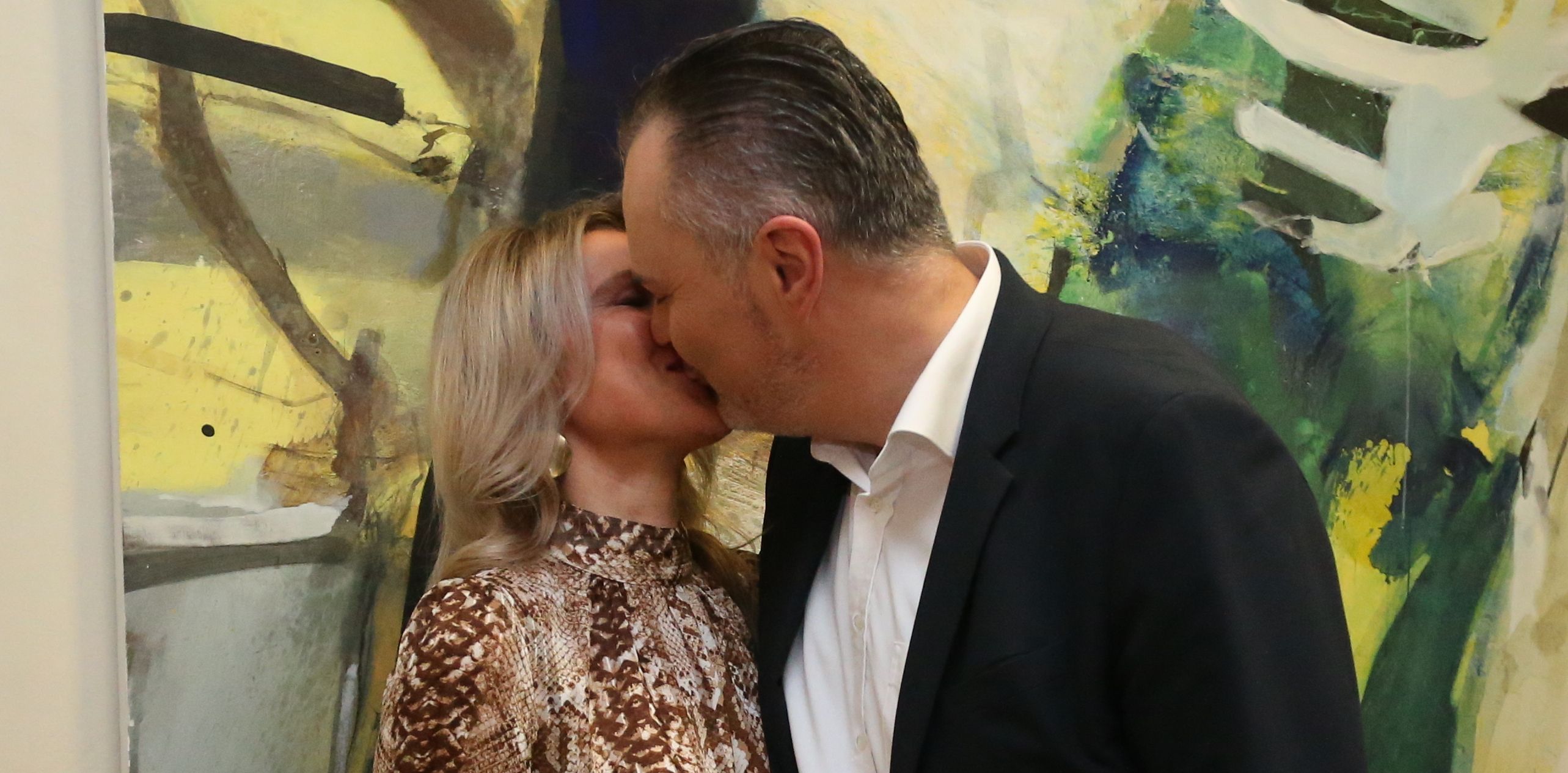 Erdrutsch-Sieg: Doskozils Bussi für die Absolute - Burgenland | heute.at