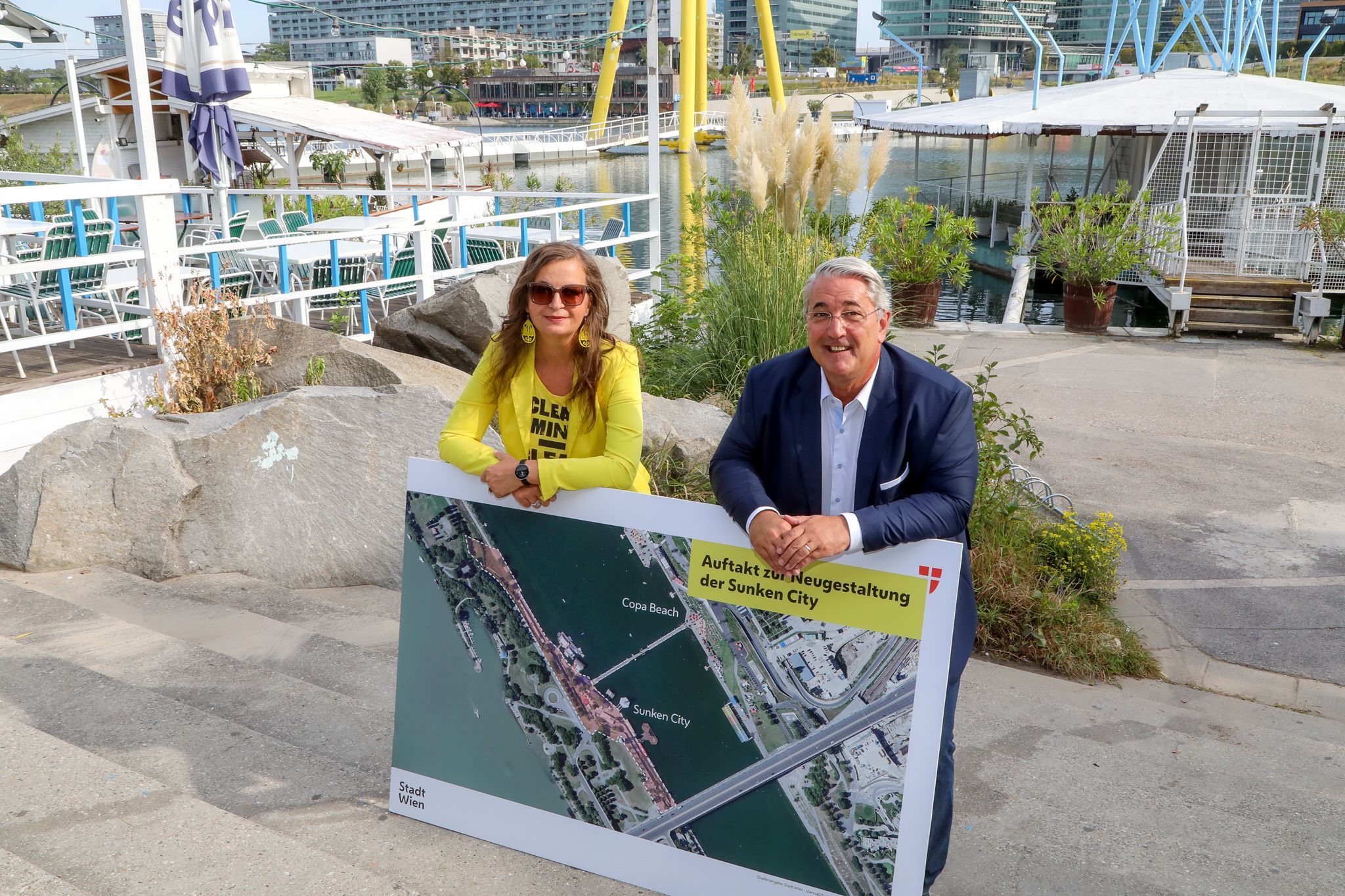 Planungsstadträtin Ulli Sima und Bezirksvorsteher Ernst Nevrivy (beide SPÖ) bei der heutigen Präsentation des Wettbewerbs Sunken City