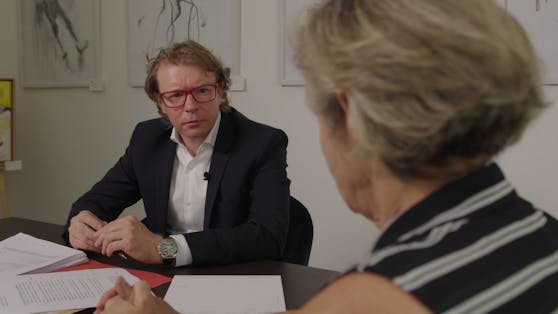 Anita L. kämpft mit ihrem Anwalt Martin Baumgartner gegen ihre vier Brüder.
