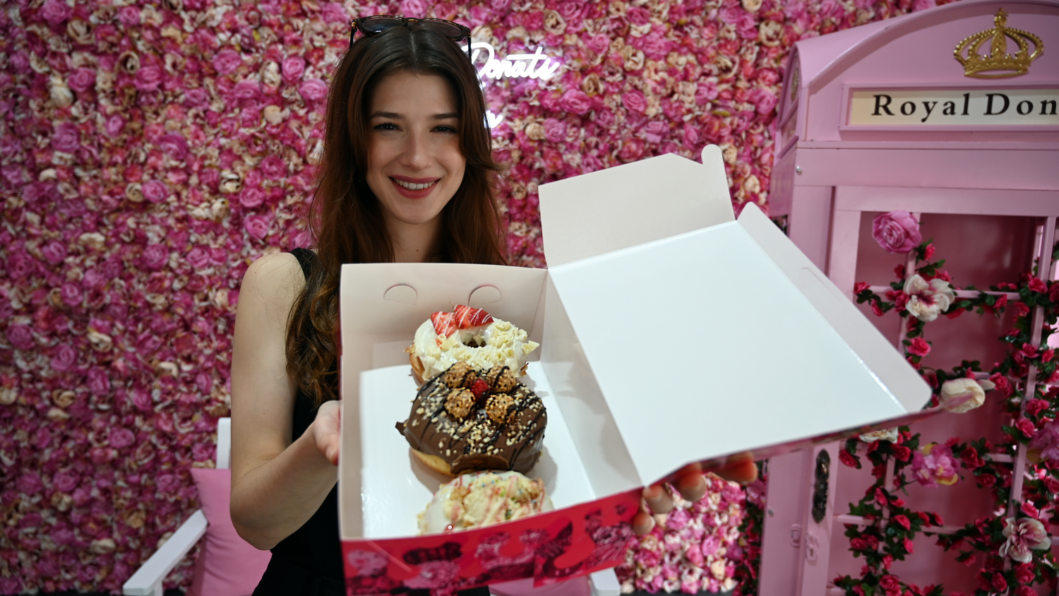 Auch Nachbar RAF Camora lobt den Donut-Shop in der höchsten Tönen.
