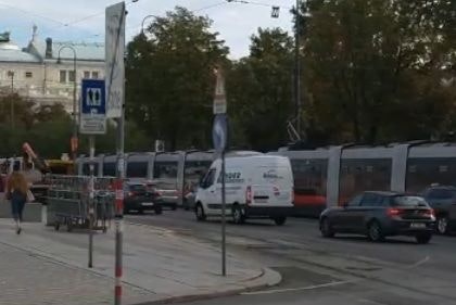 In der Innenstadt sind die Straßenbahnen zum stehen gekommen.