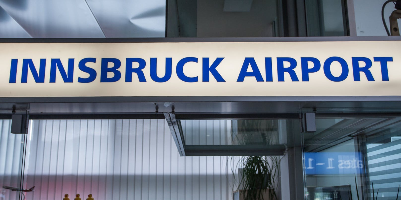 Der Innsbrucker Flughafen bleibt ab Montag für vier Wochen geschlossen.